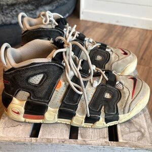 Boys Nike Air More Uptempo ‘96 Photon Dust University Scottie pippen Red Black